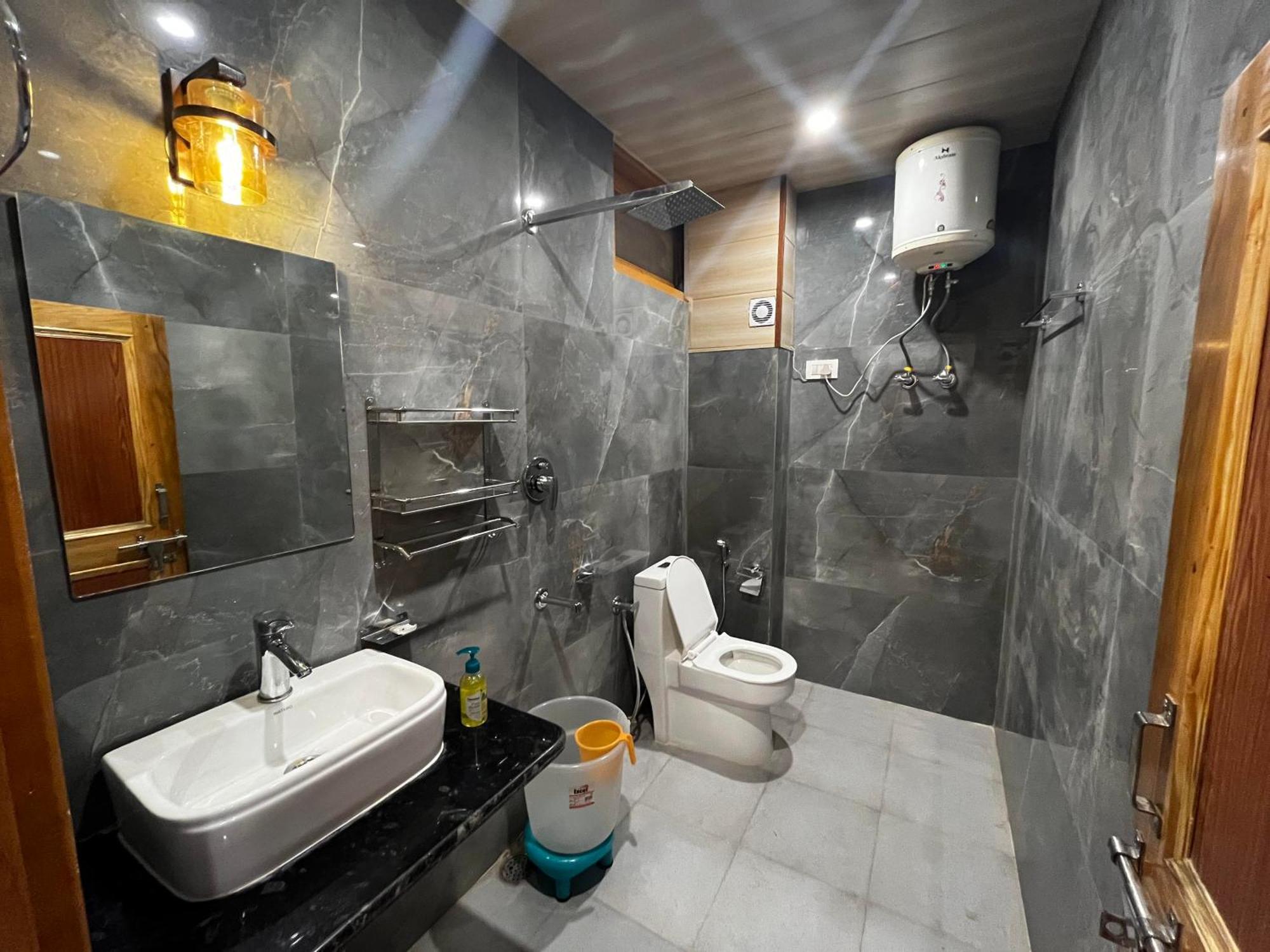 Hotel Mid Orchard Kasol L River Side -Pure Veg Hotel 외부 사진